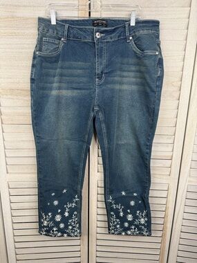 BLOOMCHIC Embroidered Cropped Jeans Women's Floral Blue-16